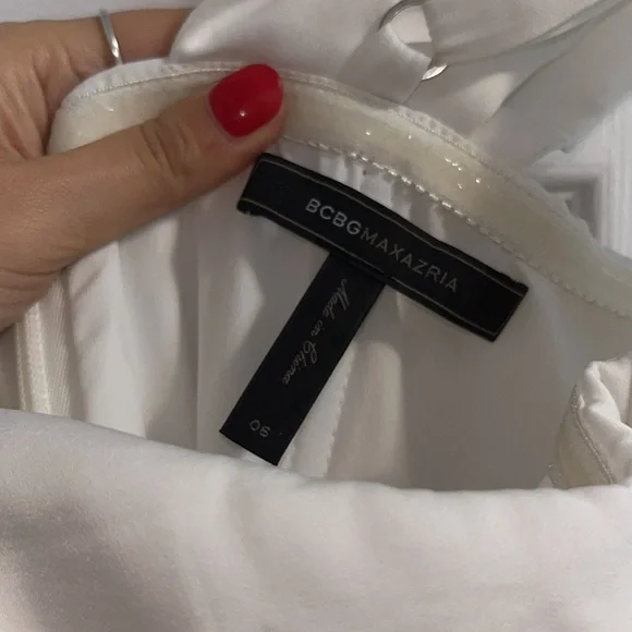 delicate dress that has been worn twice for events. The quality is incredible - Picture 3 of 5